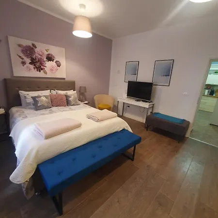 Apartment Katy With Private Parking Pula